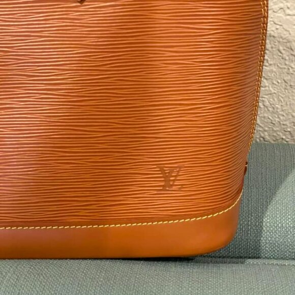 Louis Vuitton Vintage Epi Alma - Picture 2 of 16